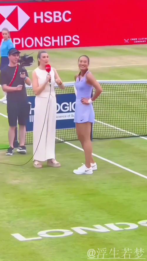 郑钦文完胜拉杜卡努 首次挺进草地赛四强